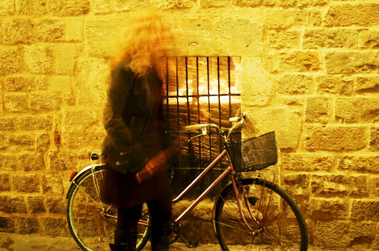 barcelona bicycle walk free photo