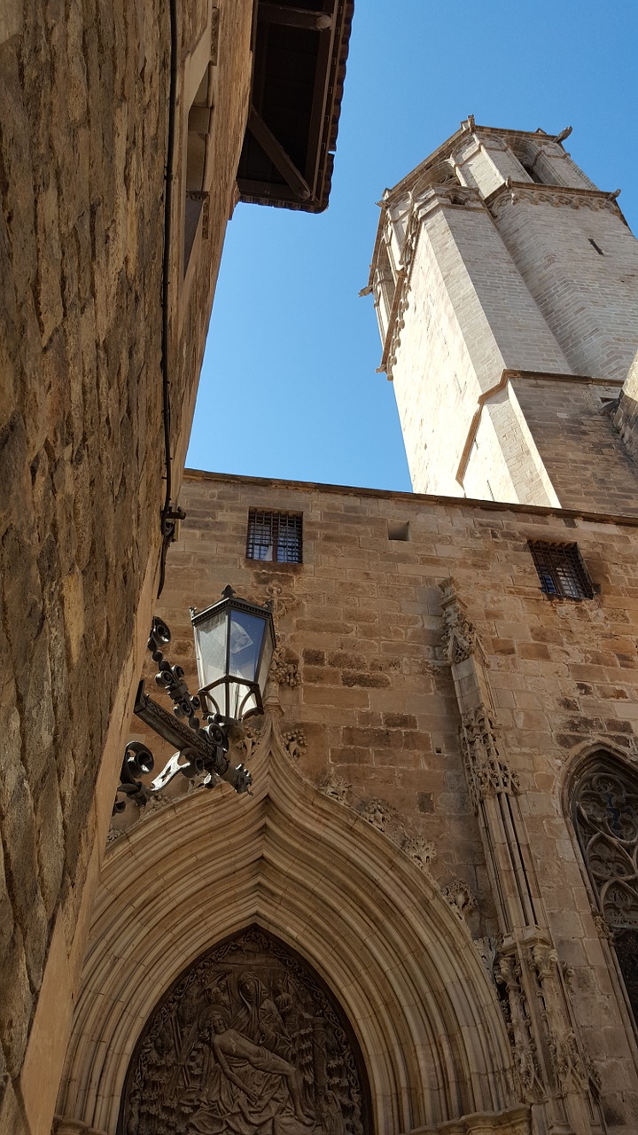 barcelona cathedral street free photo