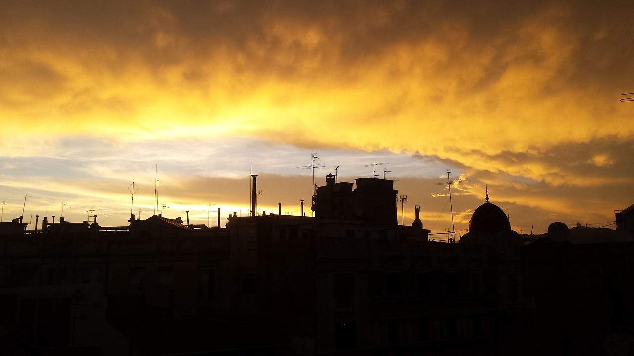 barcelona sunset city free photo