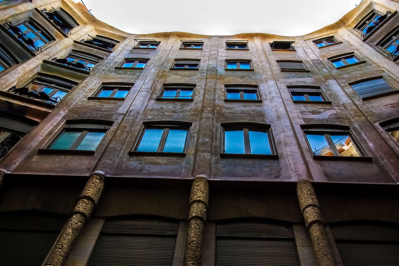 barcelona building gaudi free photo