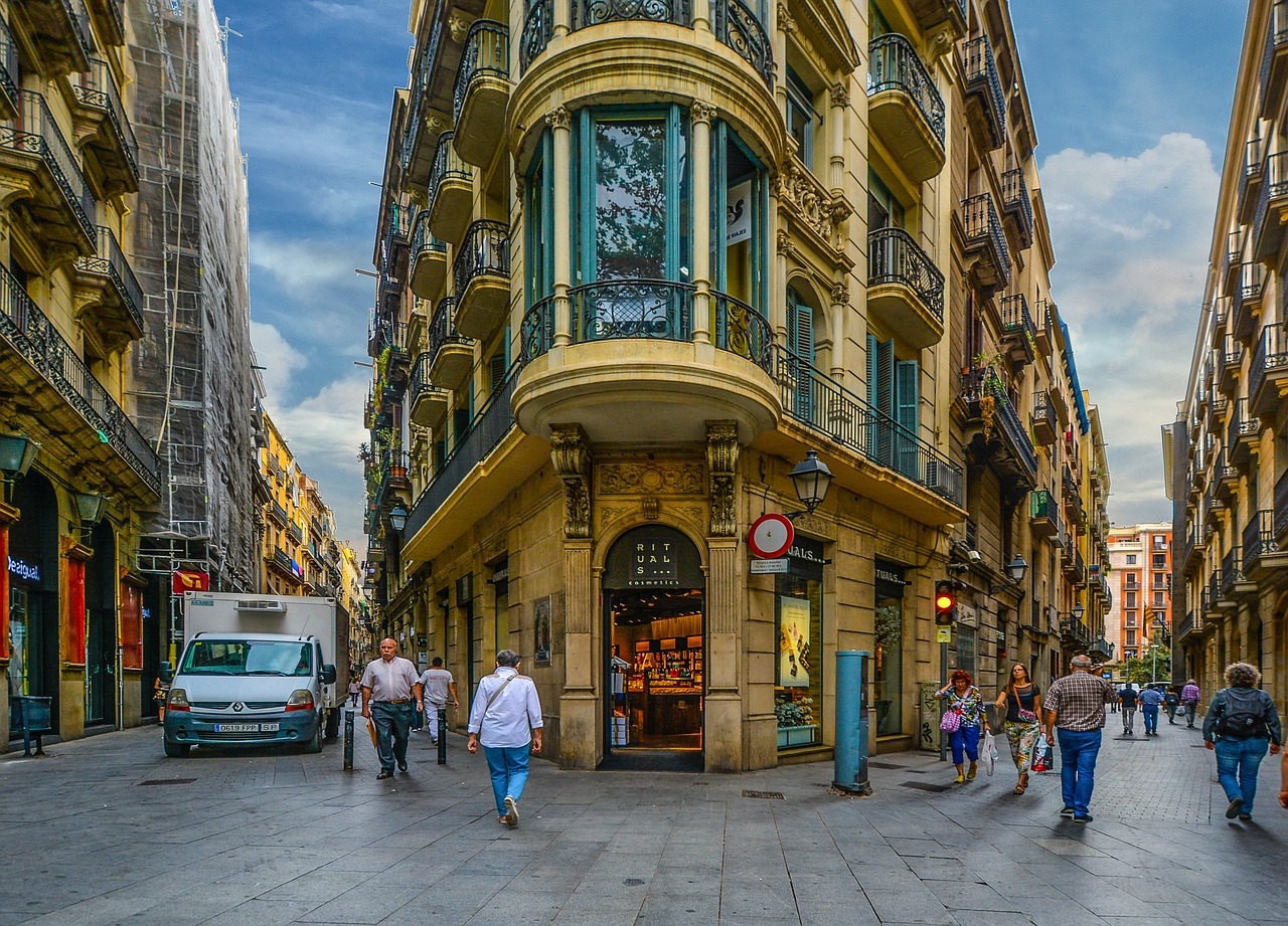 barcelona street gothic free photo