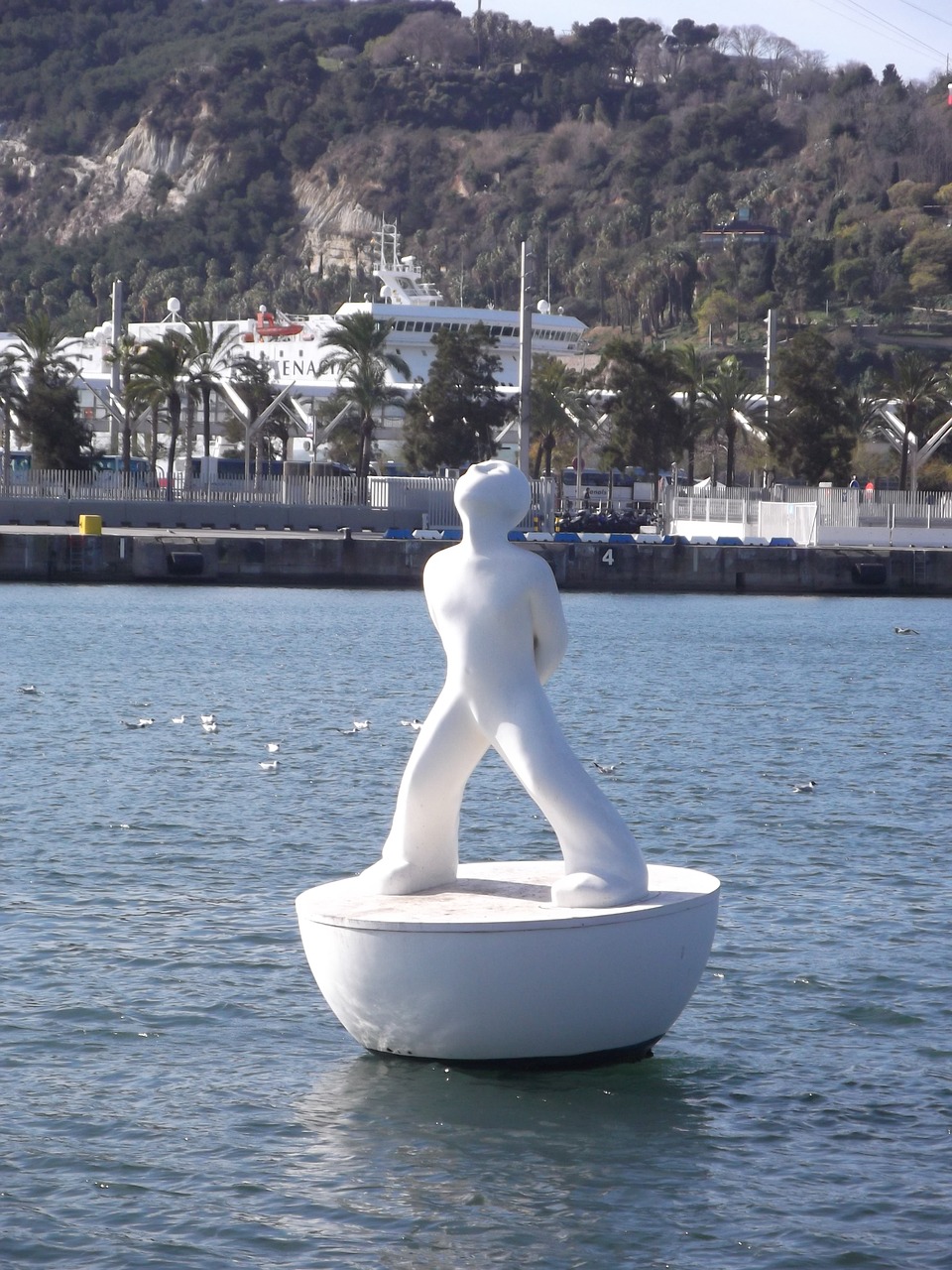 barcelona port stature free photo