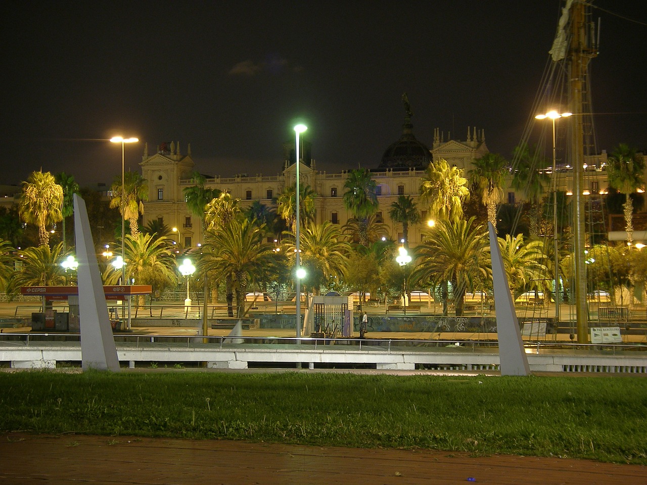 barcelona city night free photo