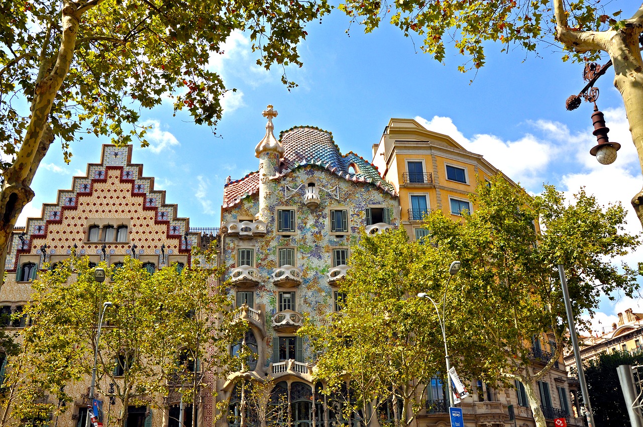 barcelona  monument  architecture free photo