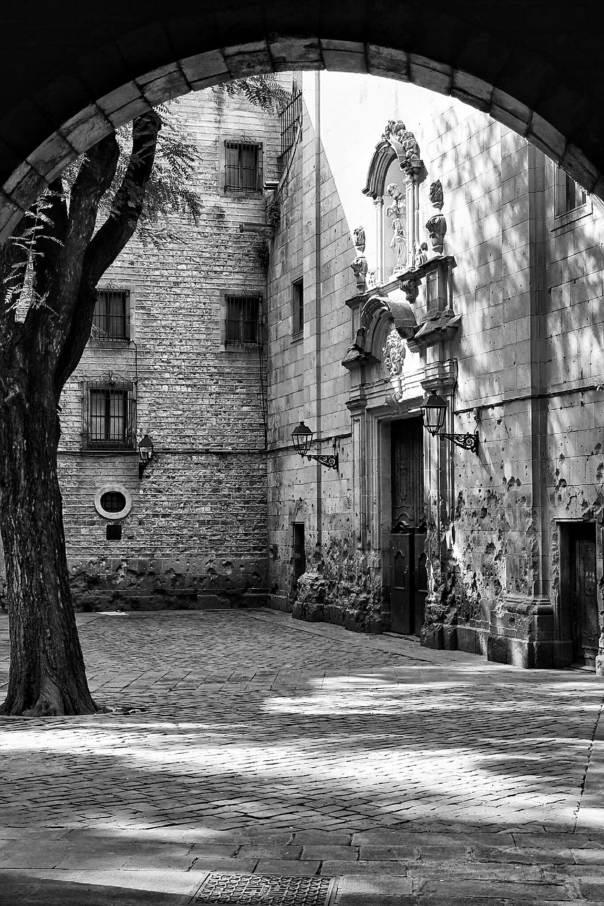 barcelona plaza gothic free photo