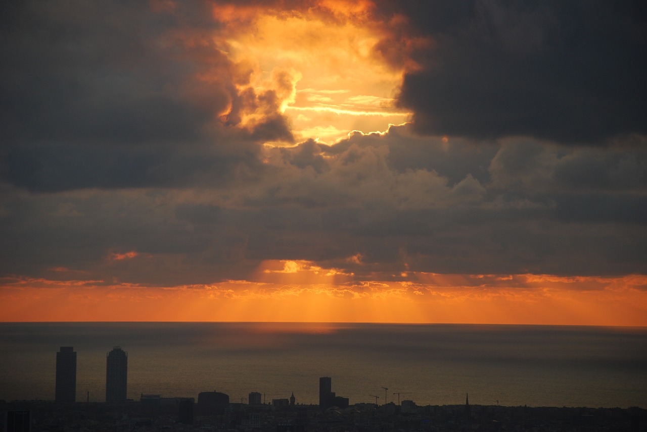 barcelona dawn horizon free photo