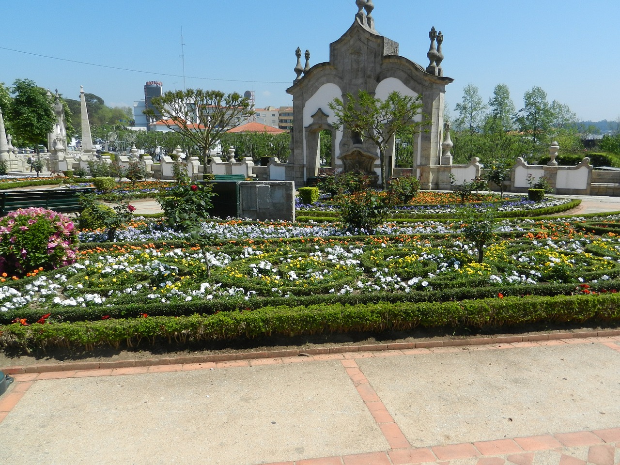 barcelos portugal gardens free photo