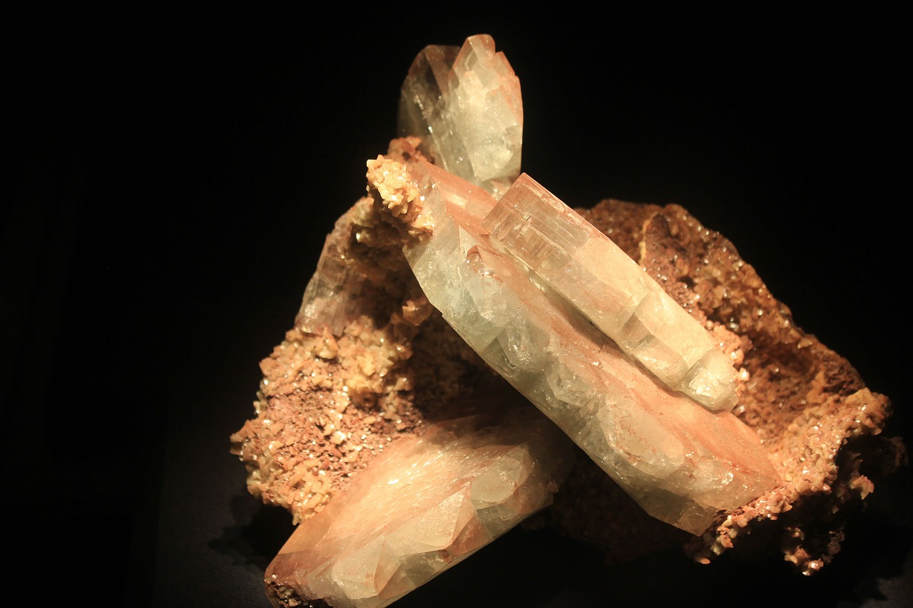 barite mineral crystals free photo