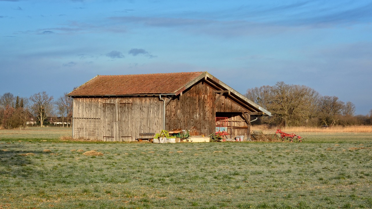 barn hut log cabin free photo