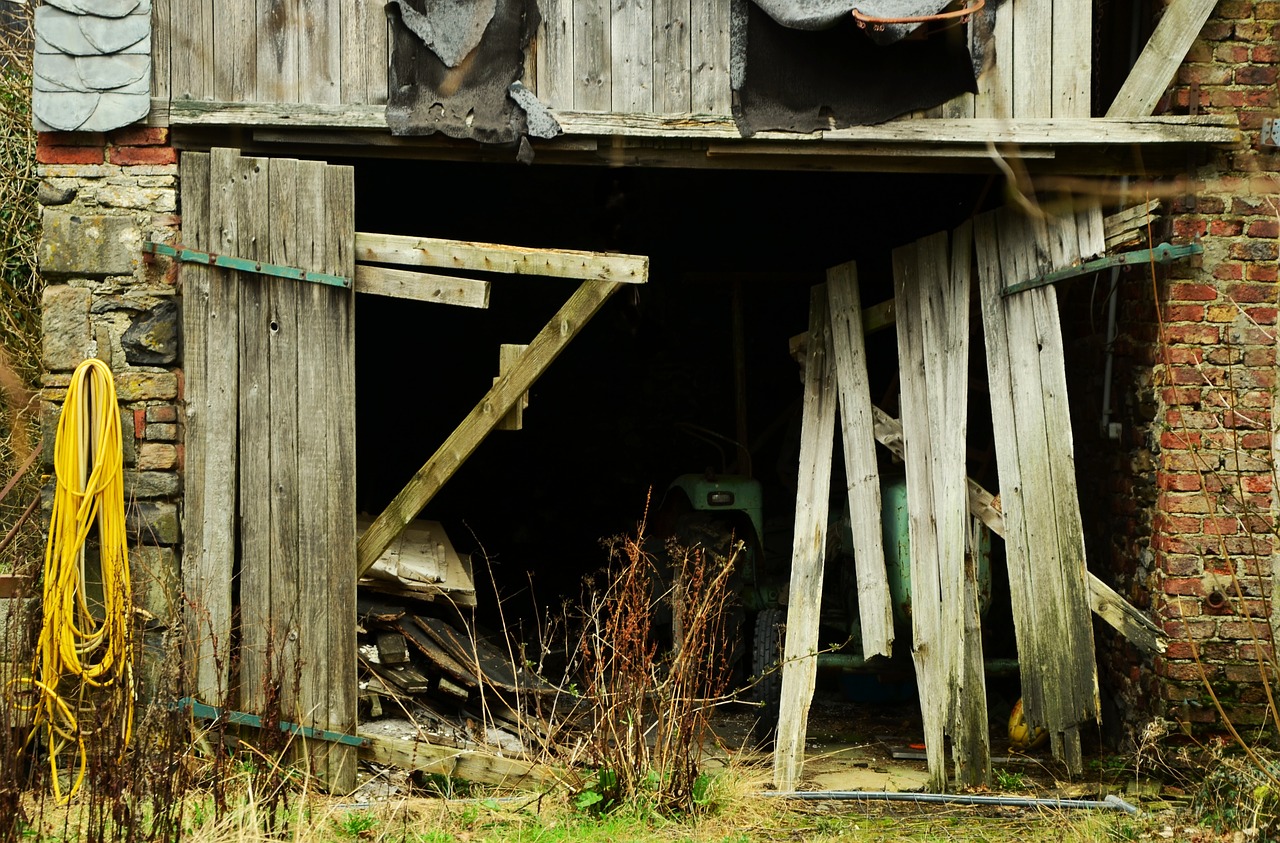 barn old barn lapsed free photo