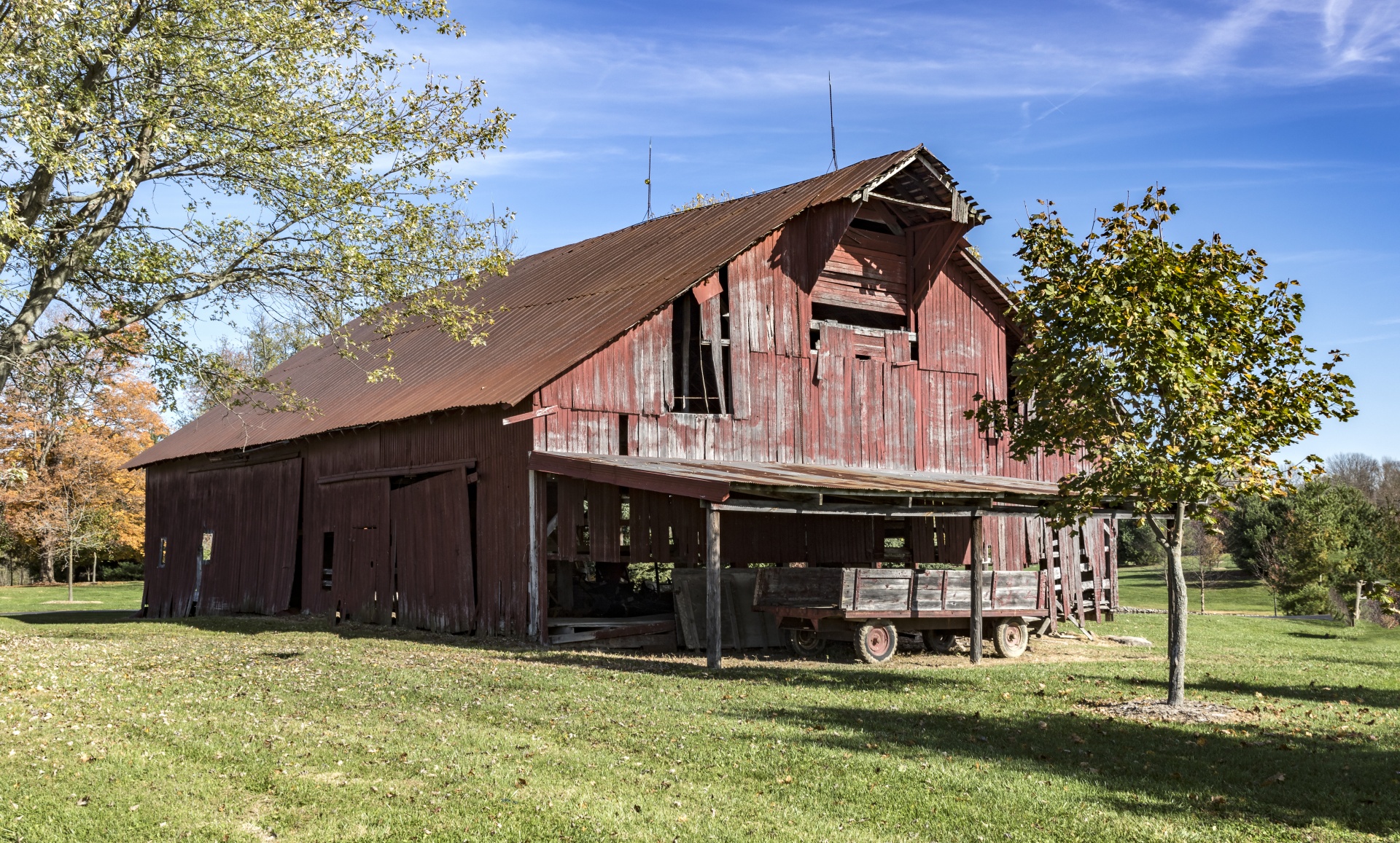 barn rural blue sky free photo