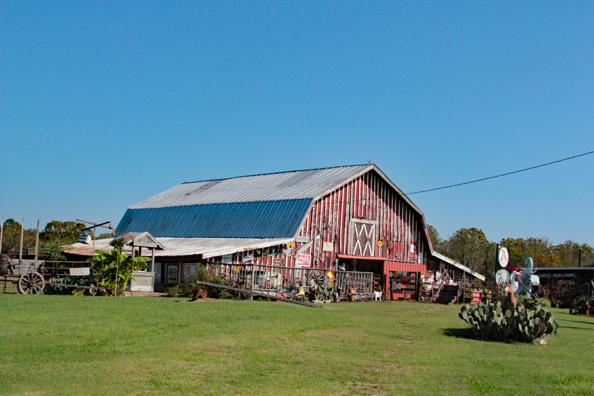 barn farm scene ohatchee free photo