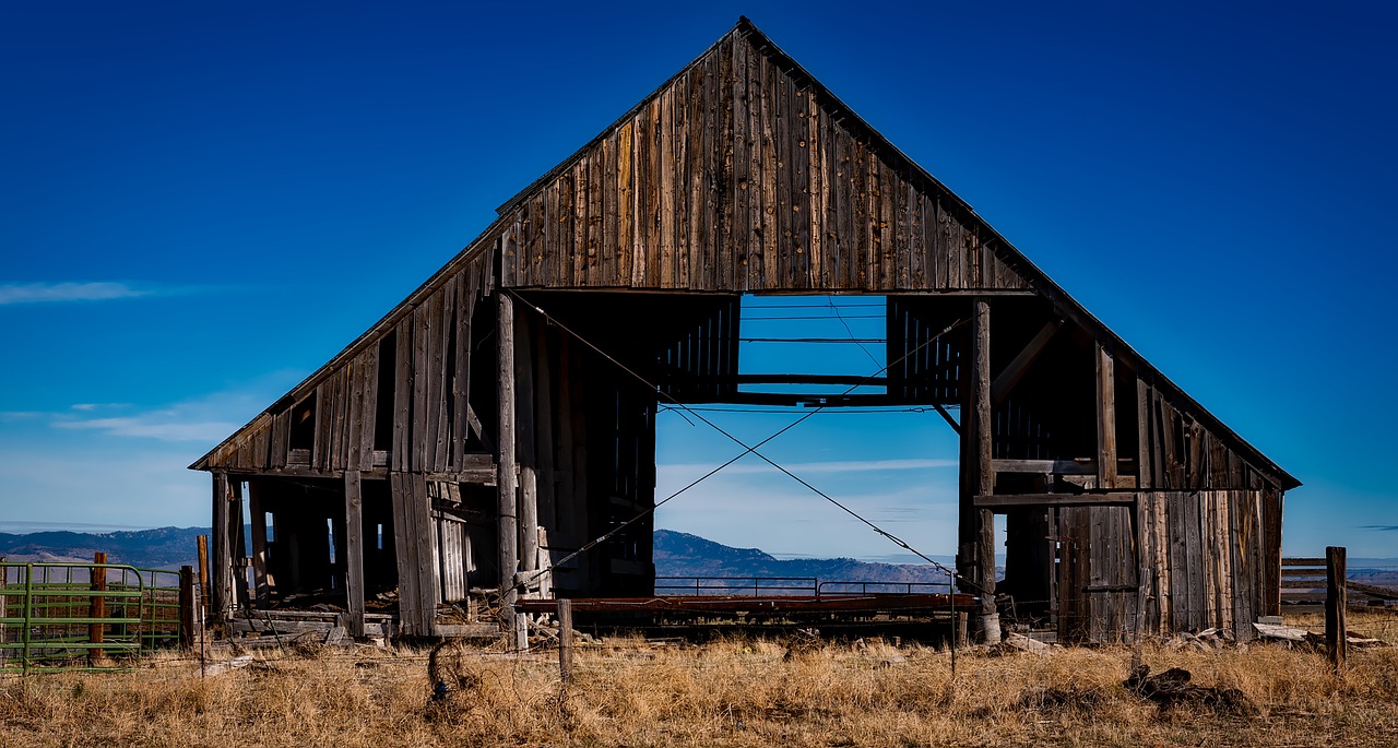 barn old weathered free photo