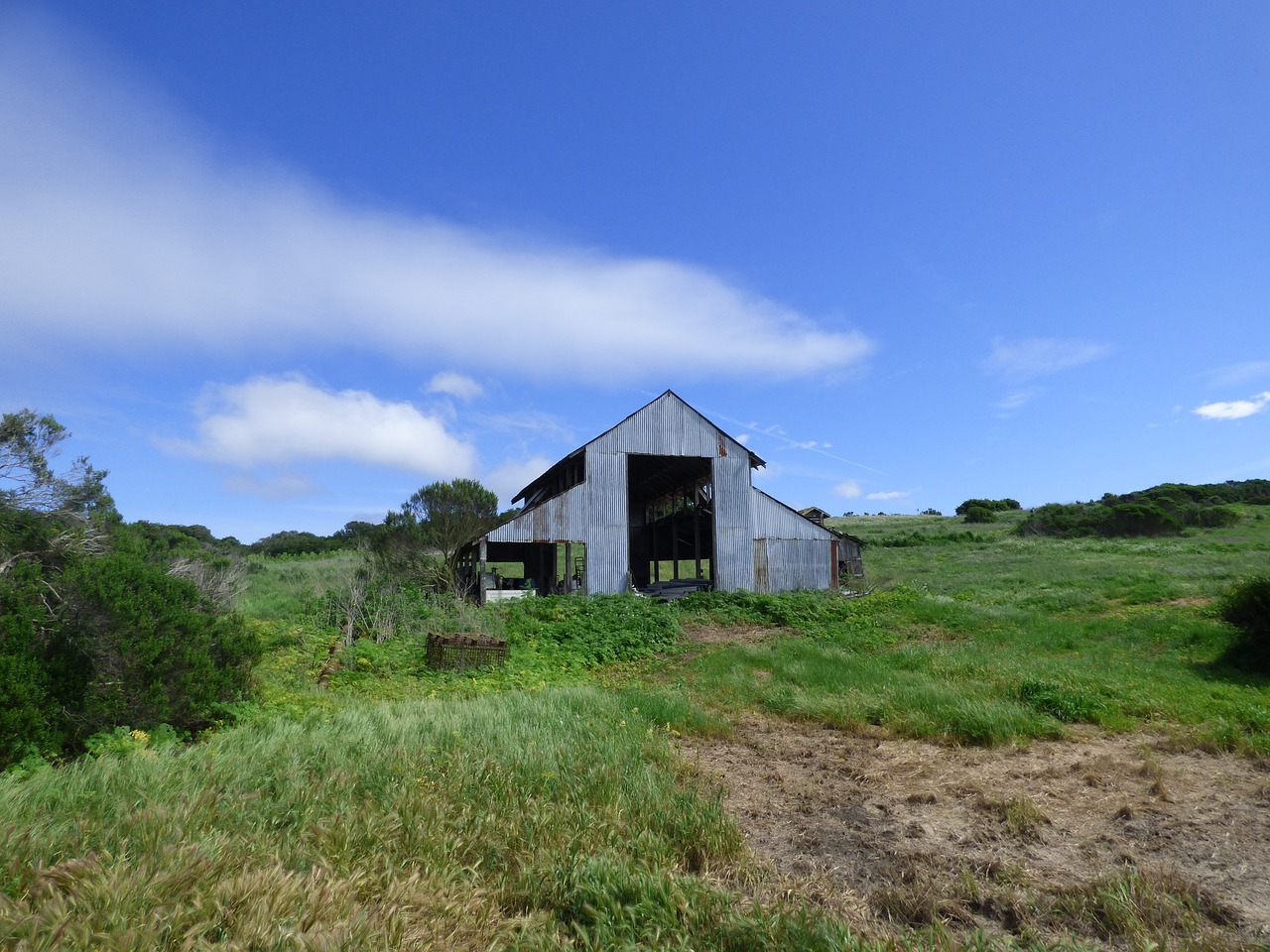 barn rustic farm free photo