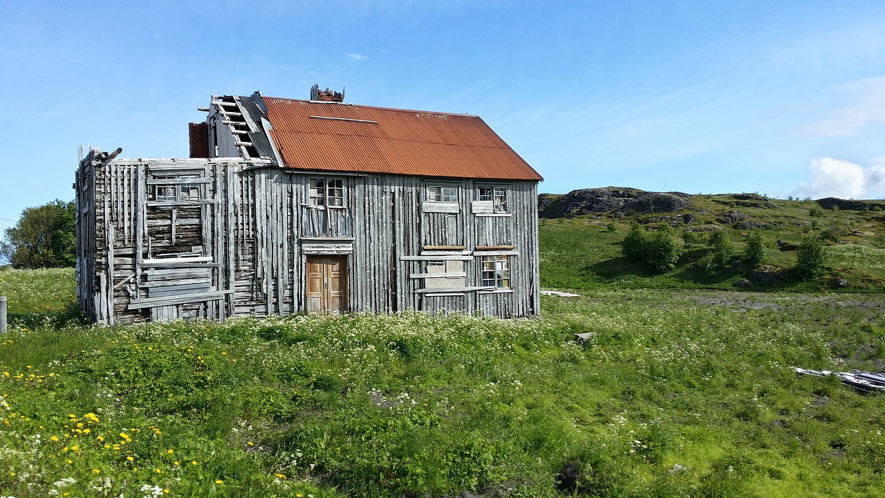 barn lofoten boards free photo