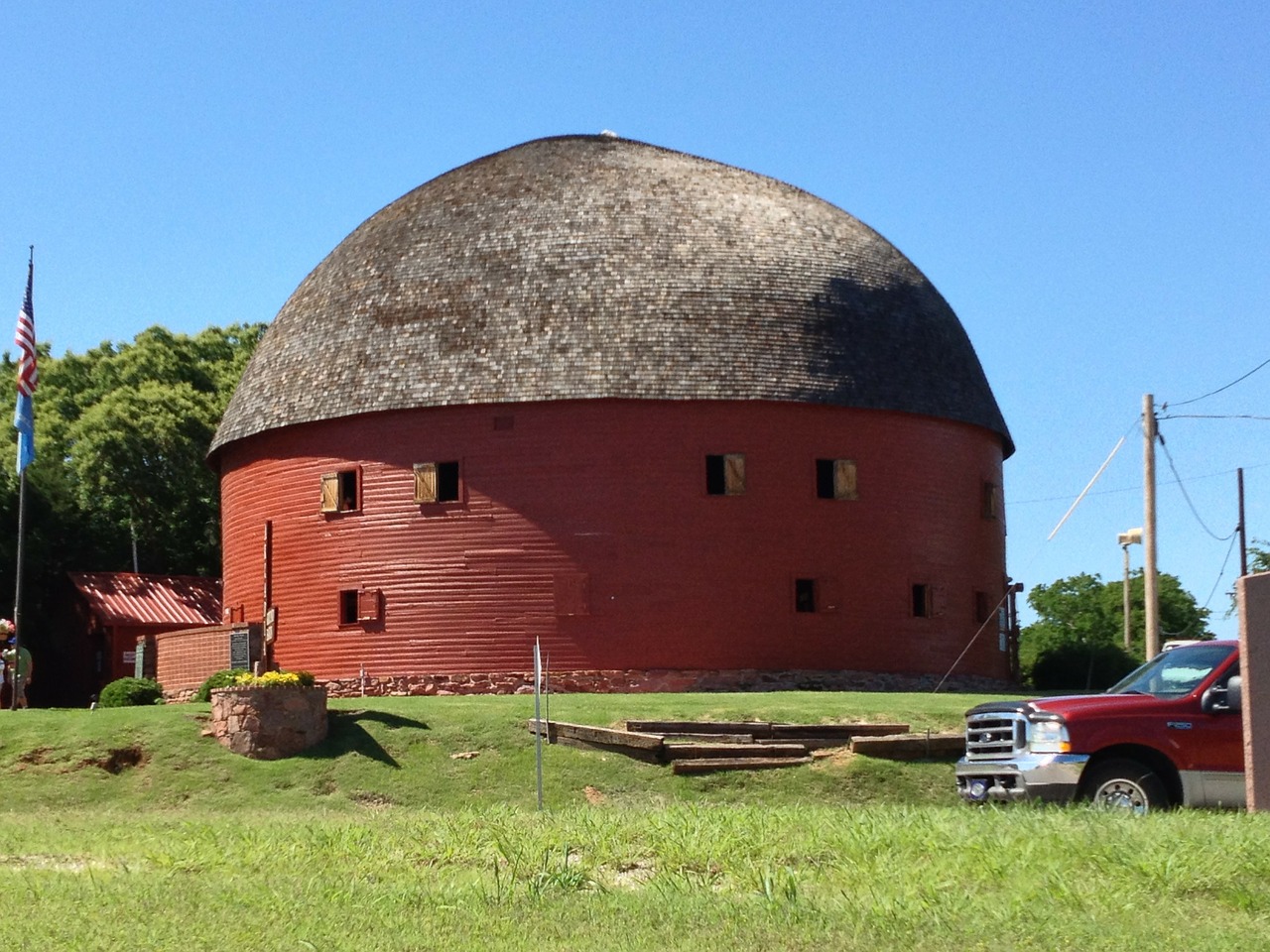 barn round circular free photo