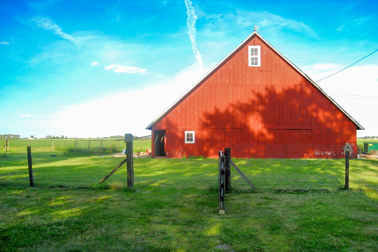 barn red farm free photo