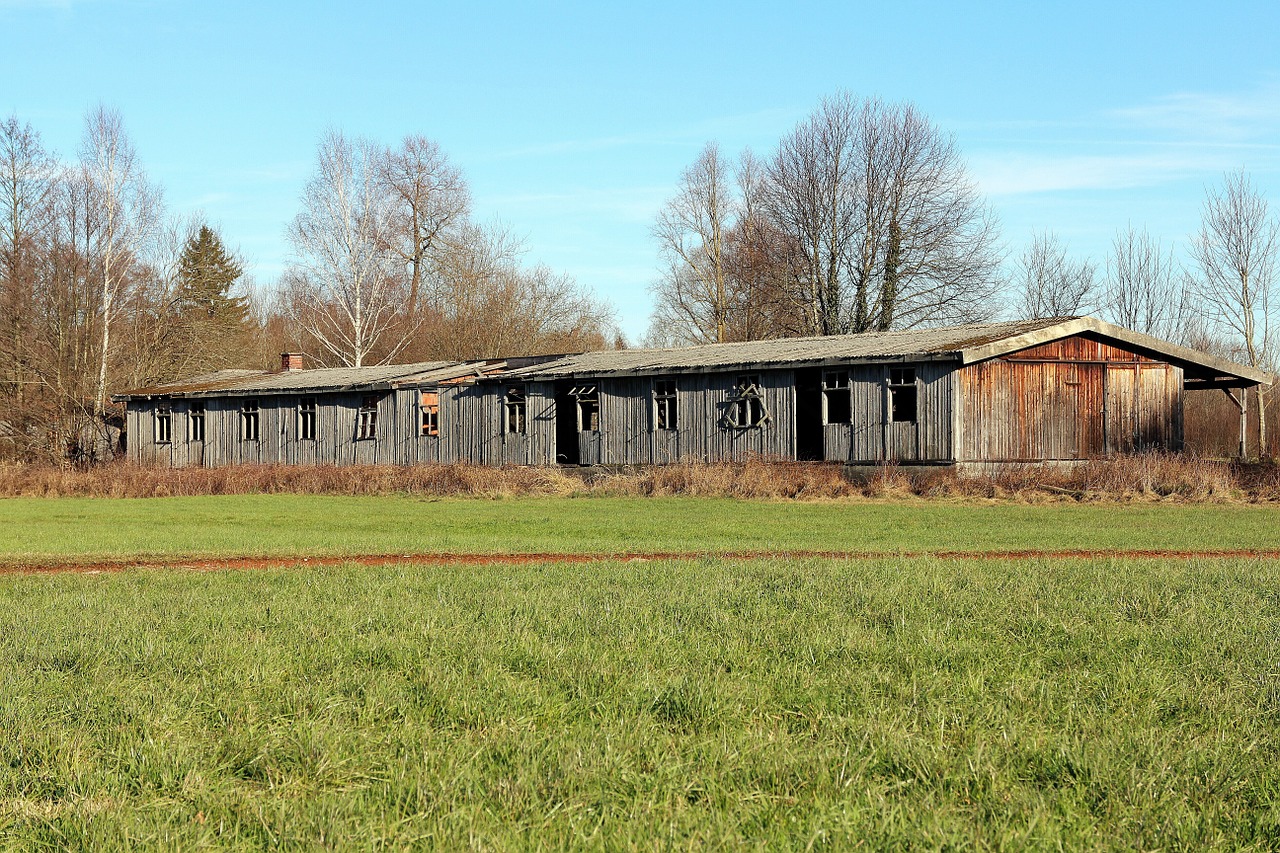 barn farm farmhouse free photo