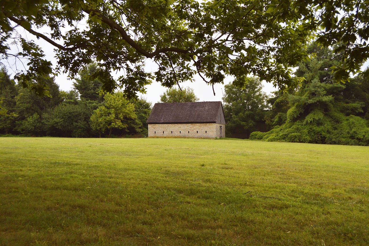 barn farm structure free photo