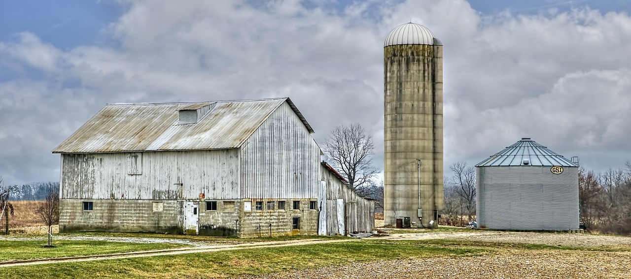 barn rustic barns free photo