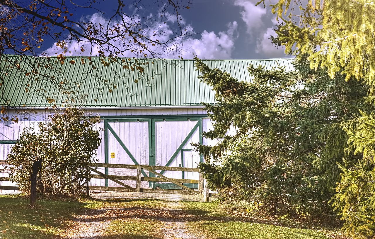 barn rustic barns free photo