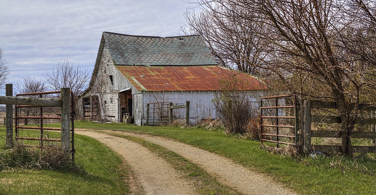 barn rustic barns free photo