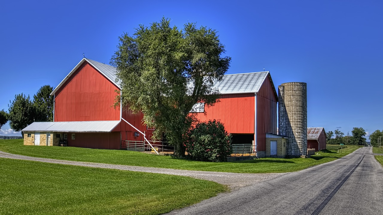 barn rustic barns free photo