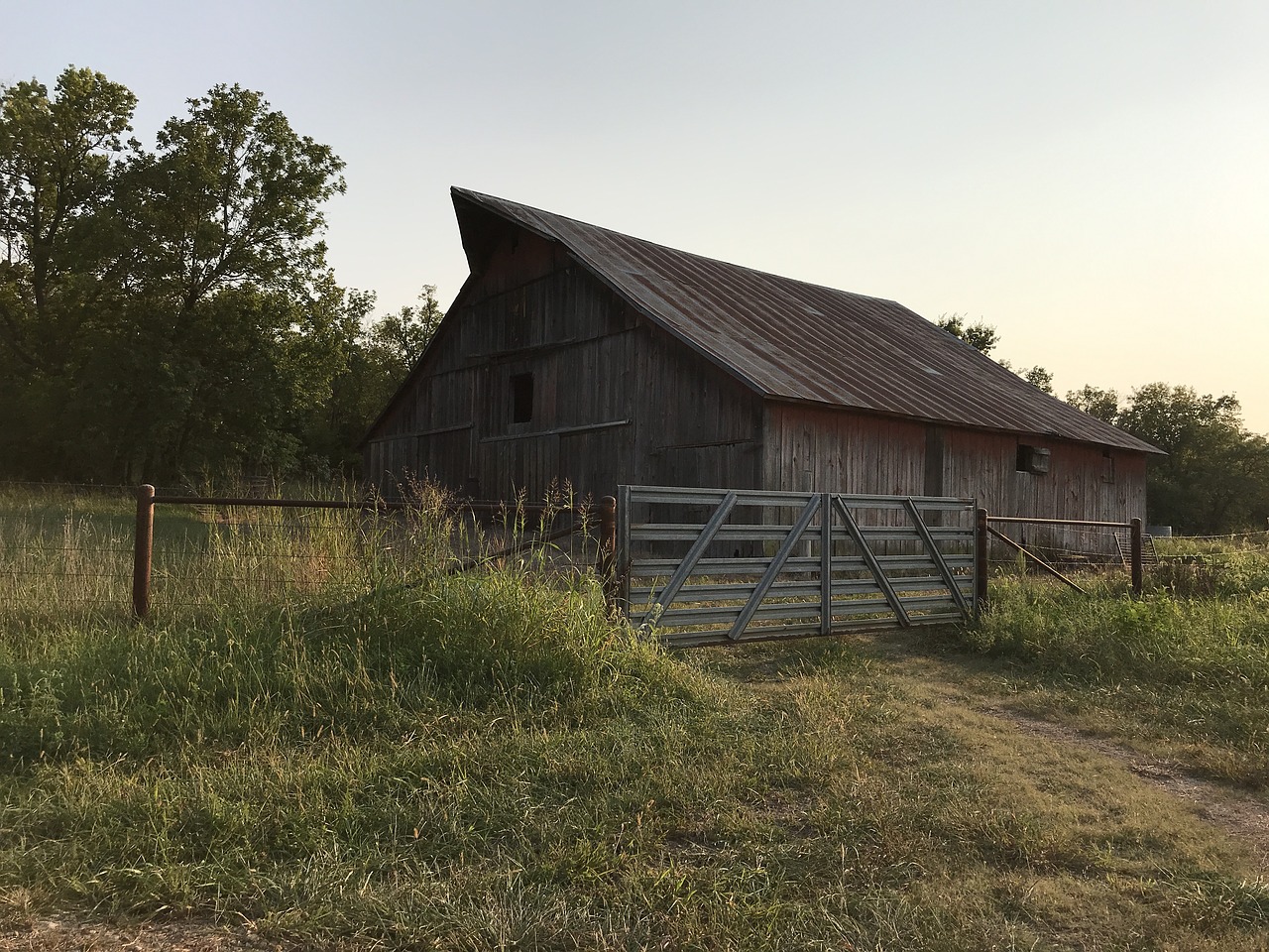 barn prairie rural free photo