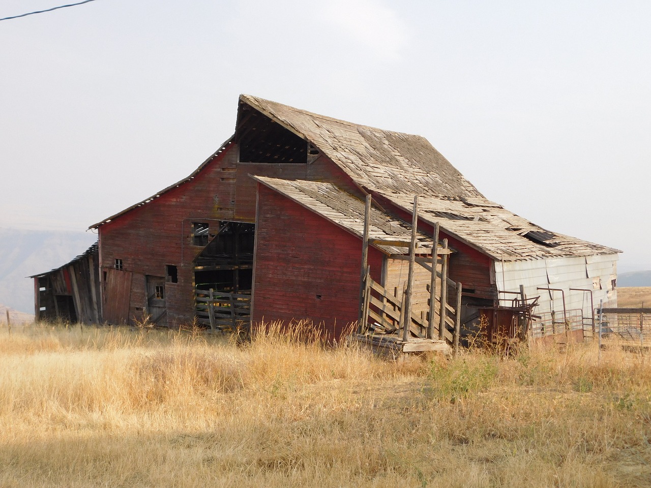 barn  abandoned  house free photo