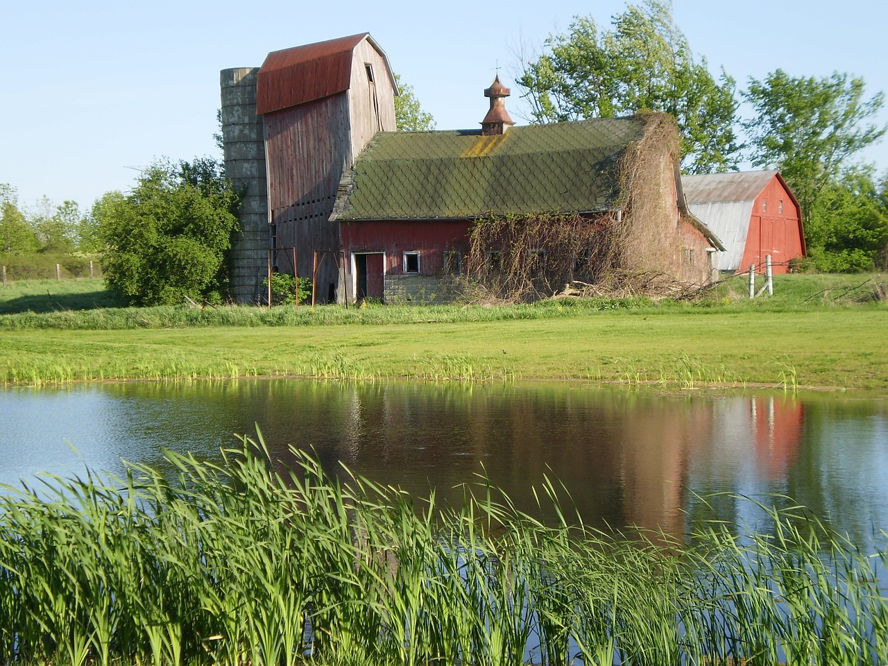 barn water old barn free photo