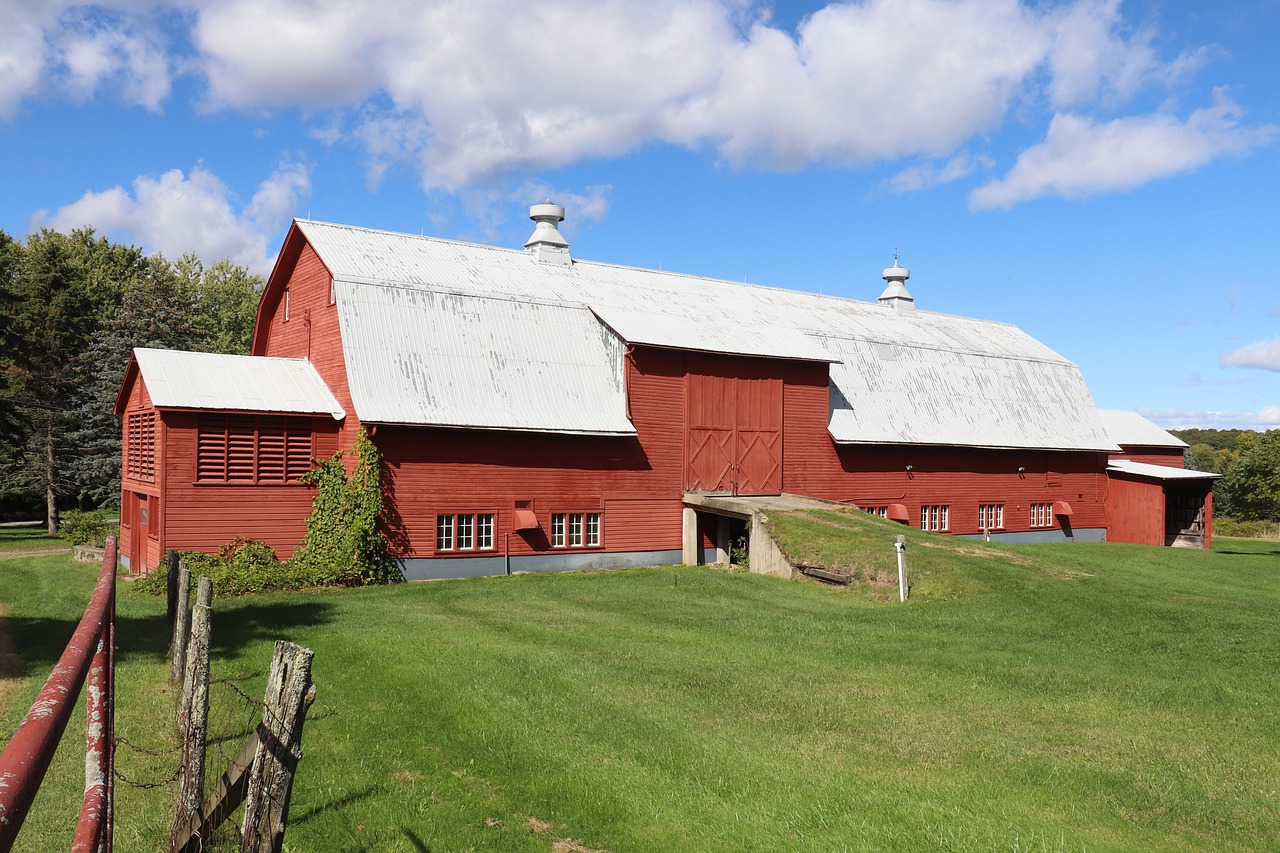 barn  sky  farm free photo