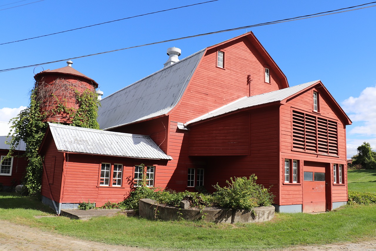 barn  sky  farm free photo