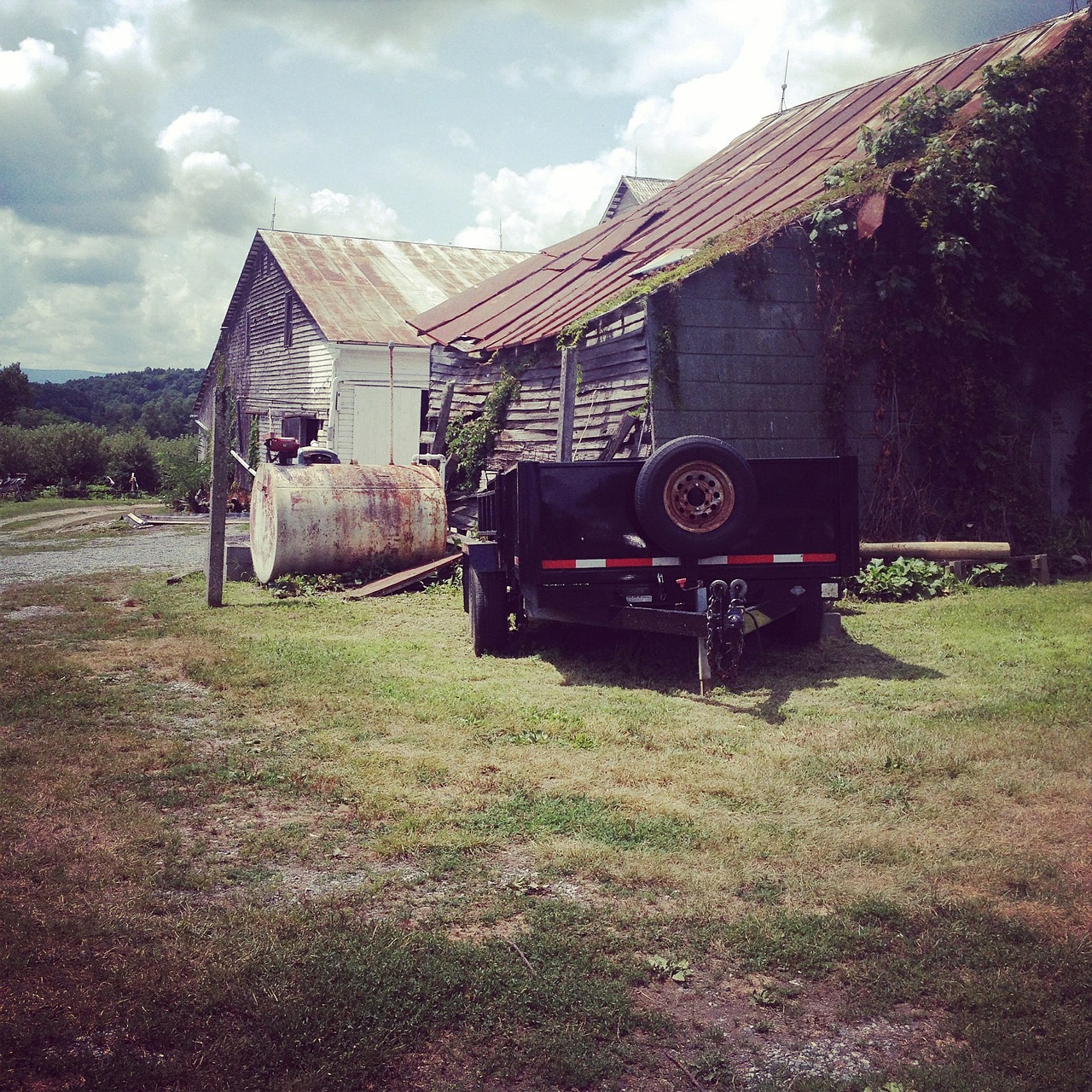 barn farm trailer free photo
