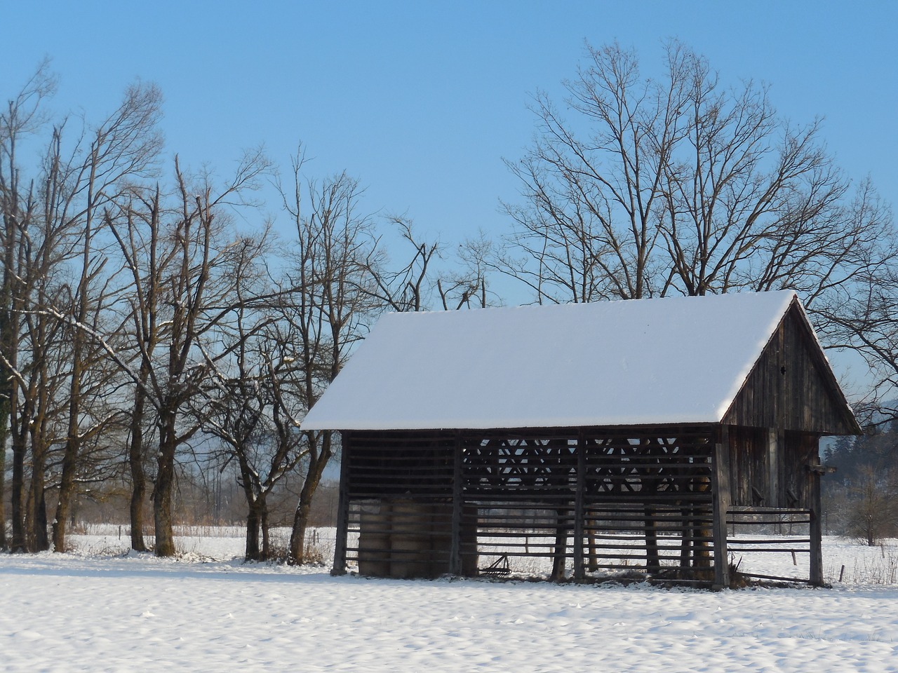 barn winter snow free photo