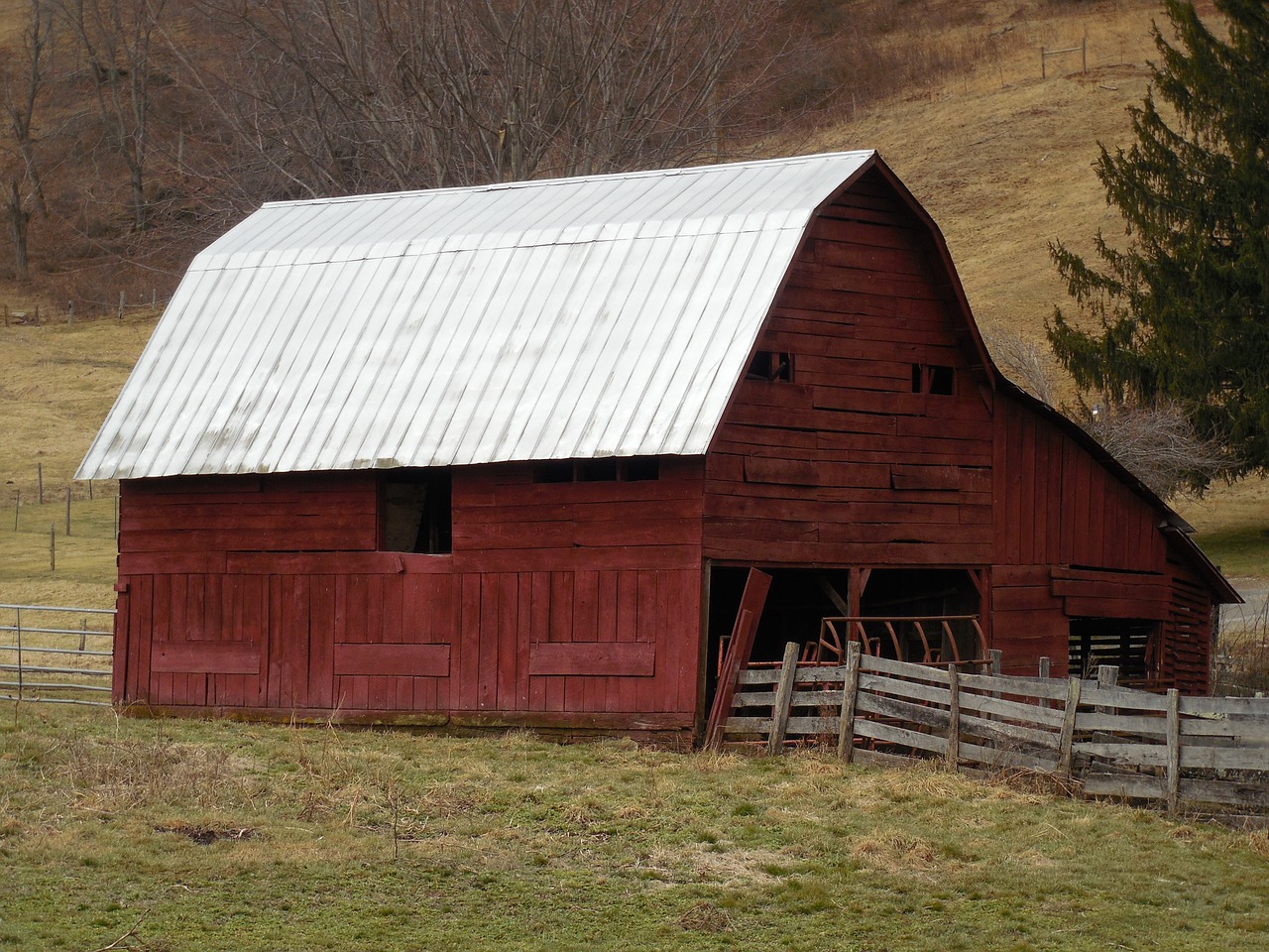 barn red farm free photo