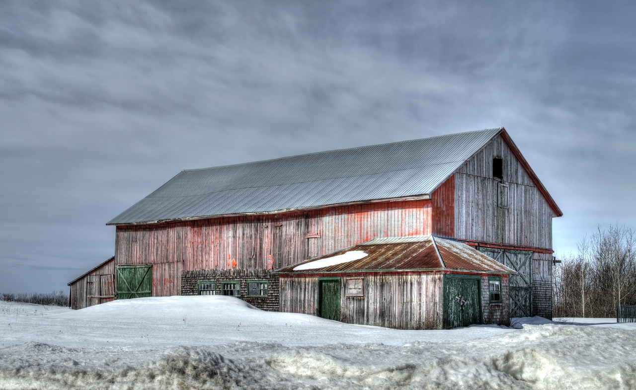 barn winter snow free photo