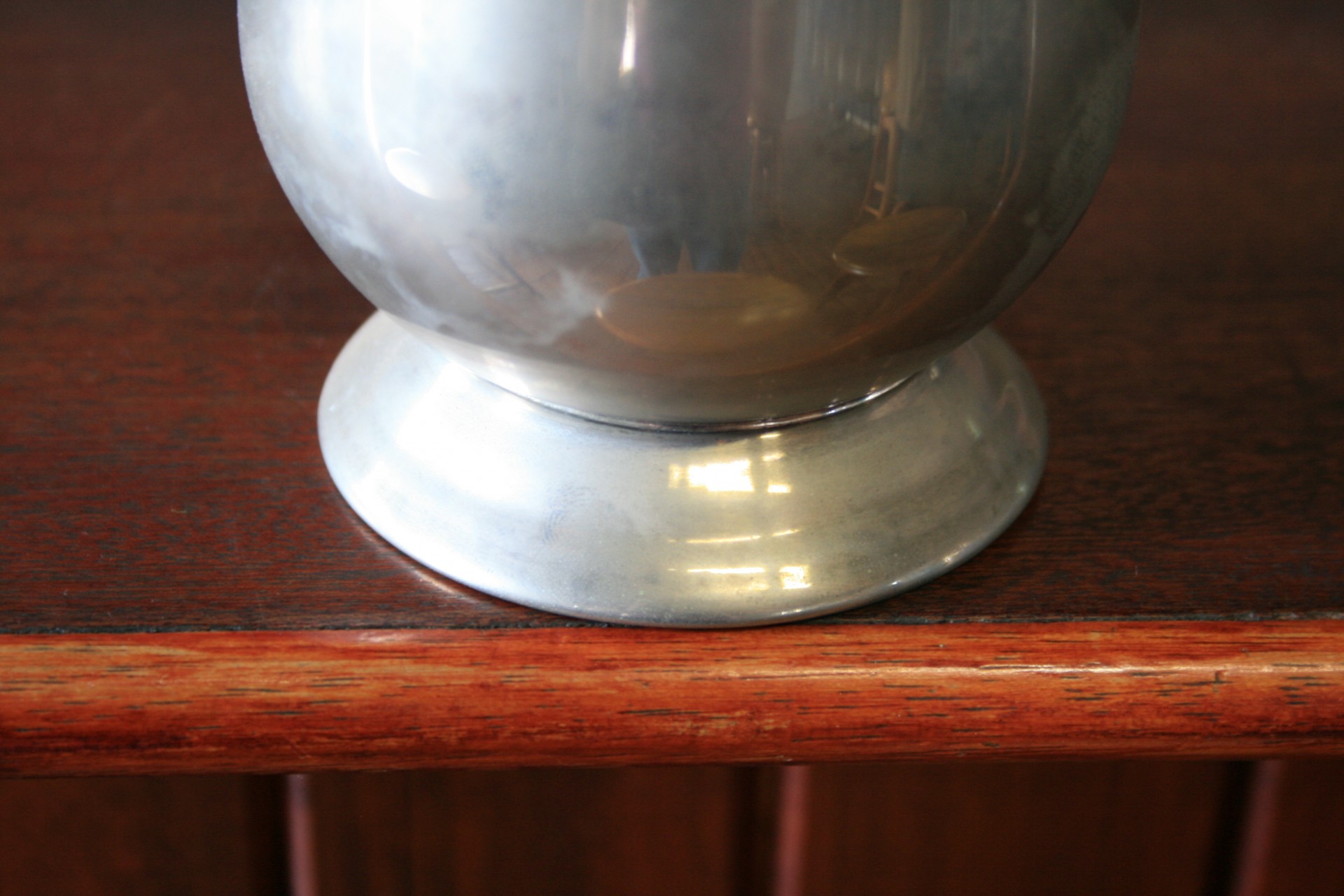 jug metal sheen free photo