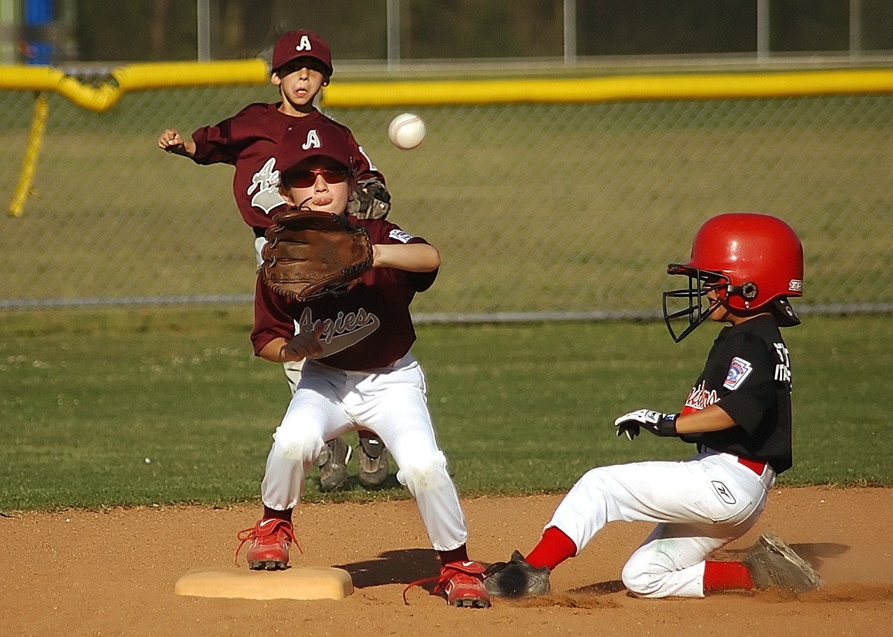 baseball little league runner free photo