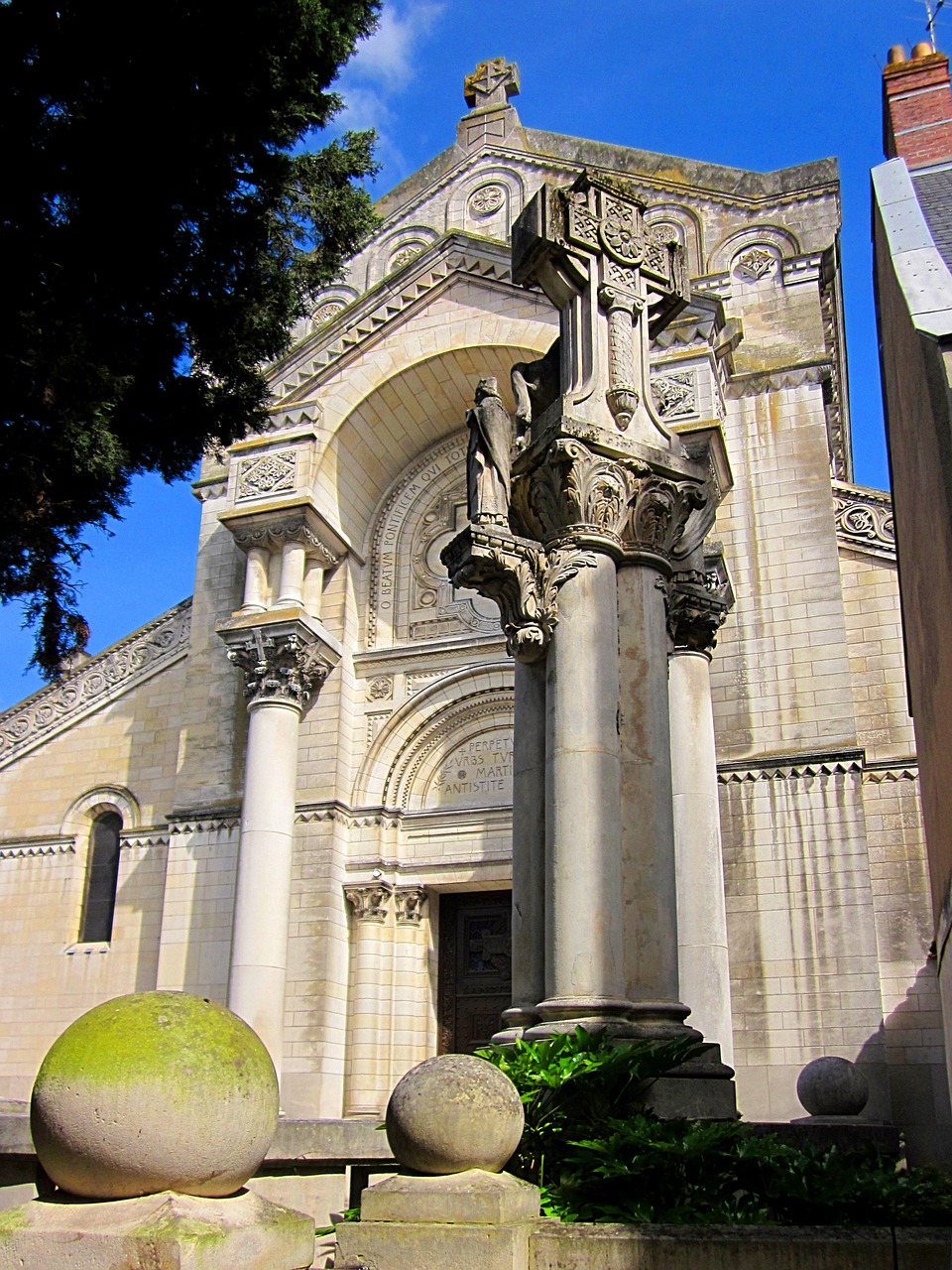 basilica of st martin neo-byzantine entrance free photo