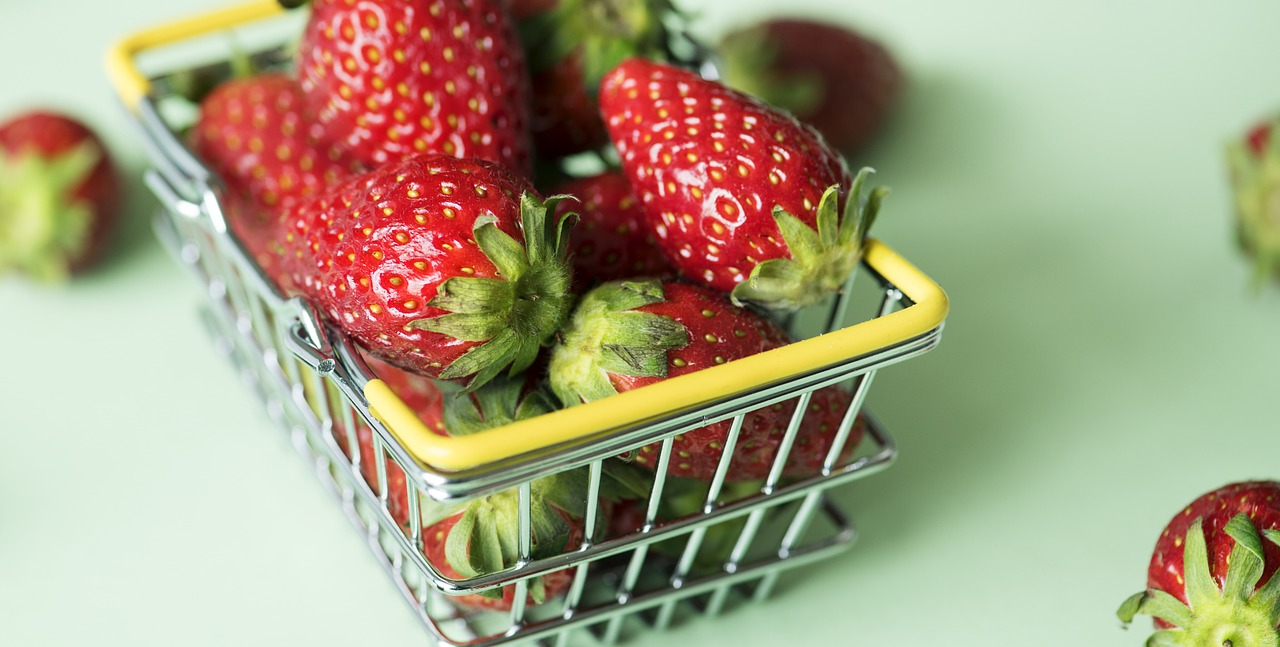 basket  berry  breakfast free photo