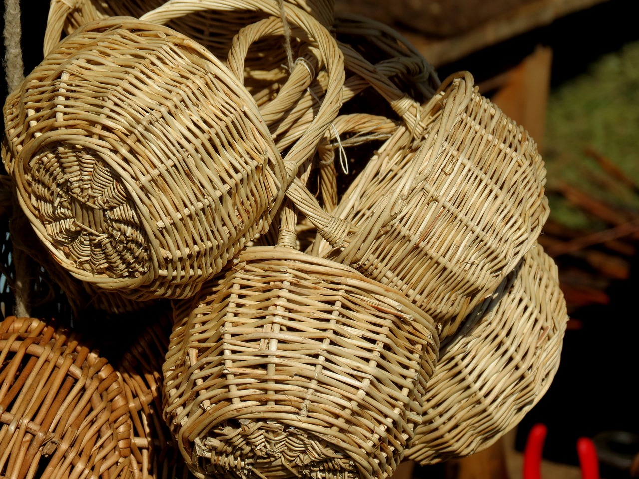 baskets craft sales stand free photo