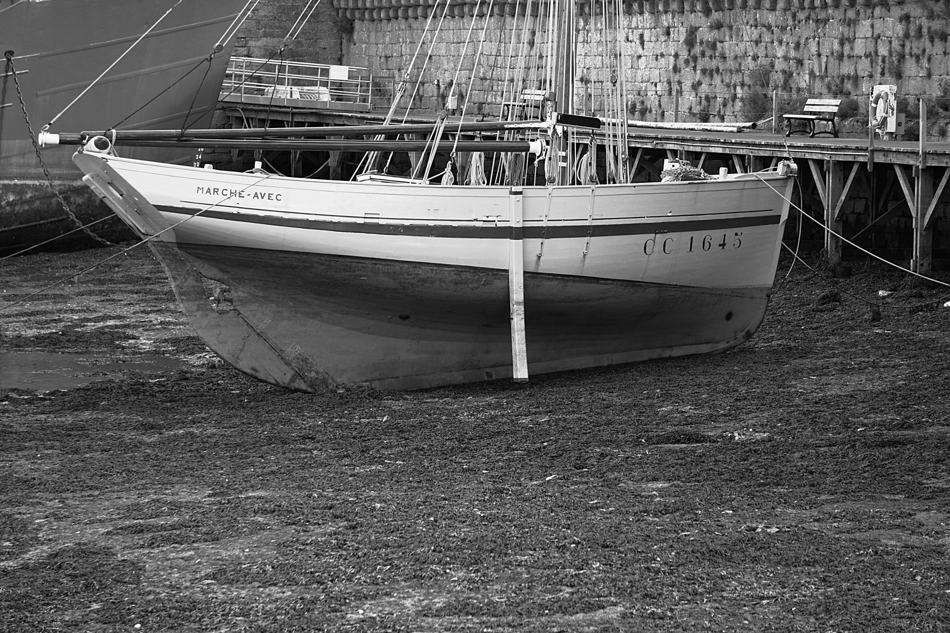 boat wood low tide free photo