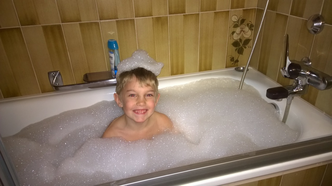 bath child foam free photo