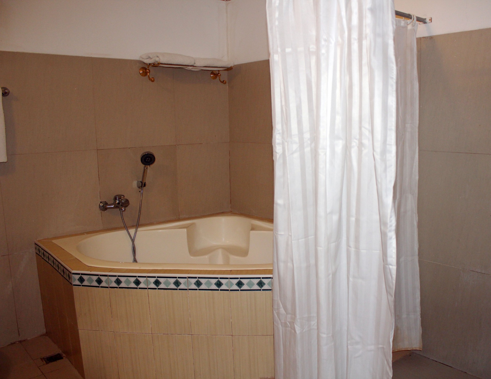 bath tub white curtain shower room free photo