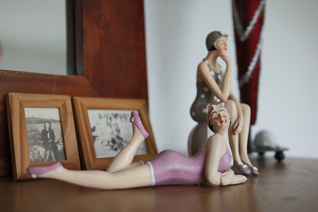 bather retro figurine free photo