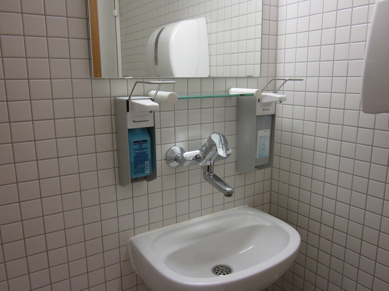 bathroom sink hygiene bad free photo
