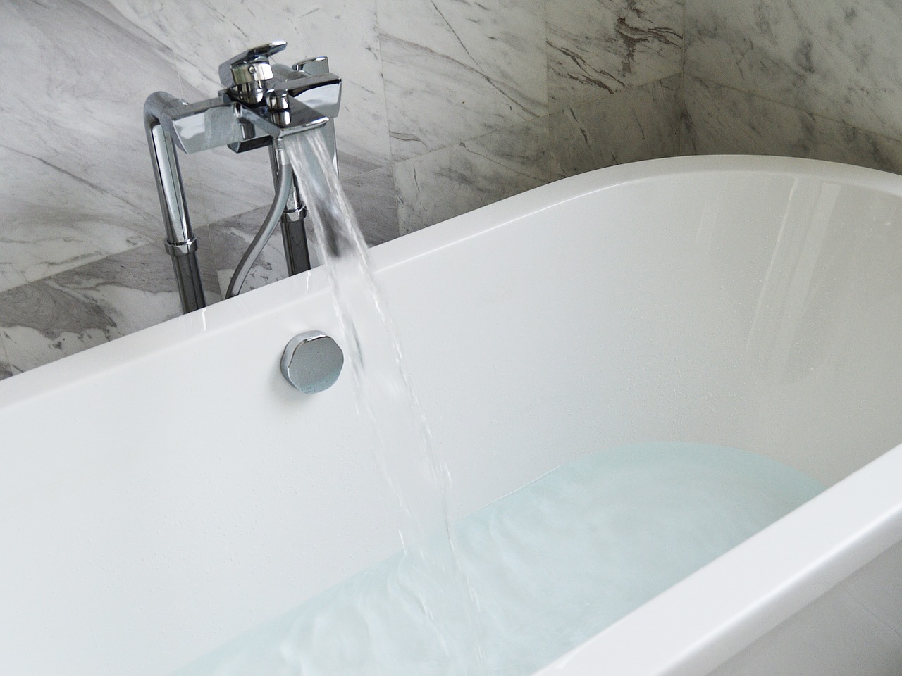 bathtub faucet white free photo