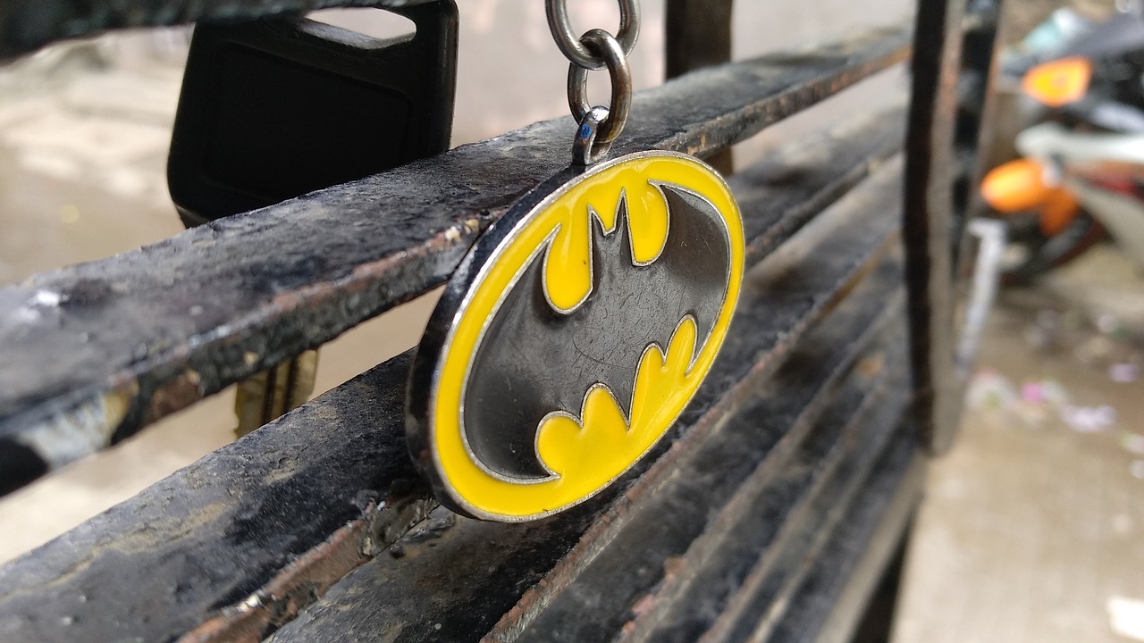 batman  keychain  bikes free photo