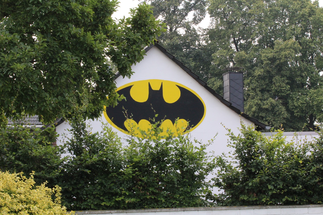 batman logo hauswand free photo