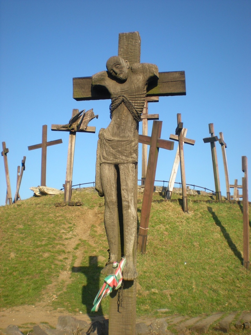 battle of mohi memorial statue cross free photo